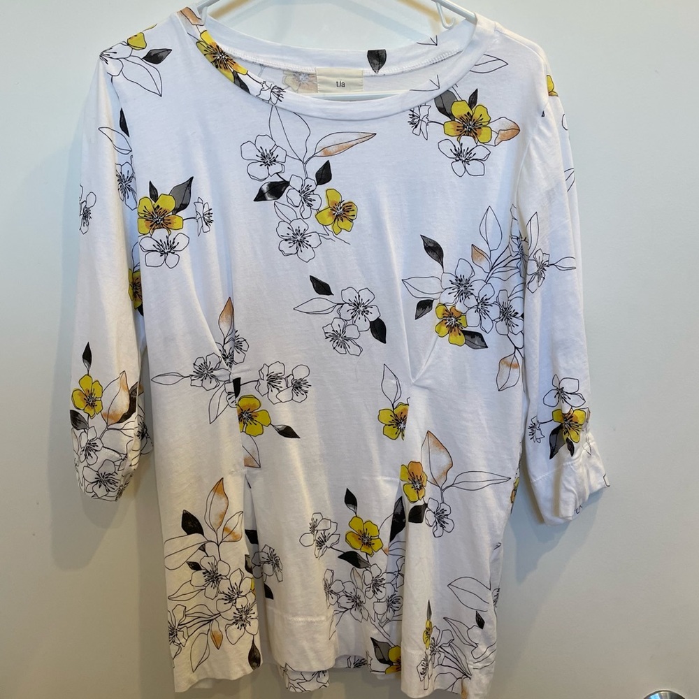 T.La by Anthropologie 3/4 Sleeve Top EUC